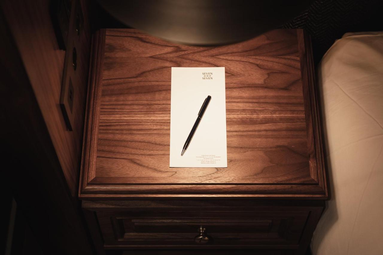 Hotel 717 アムステルダム エクステリア 写真 A stationery set