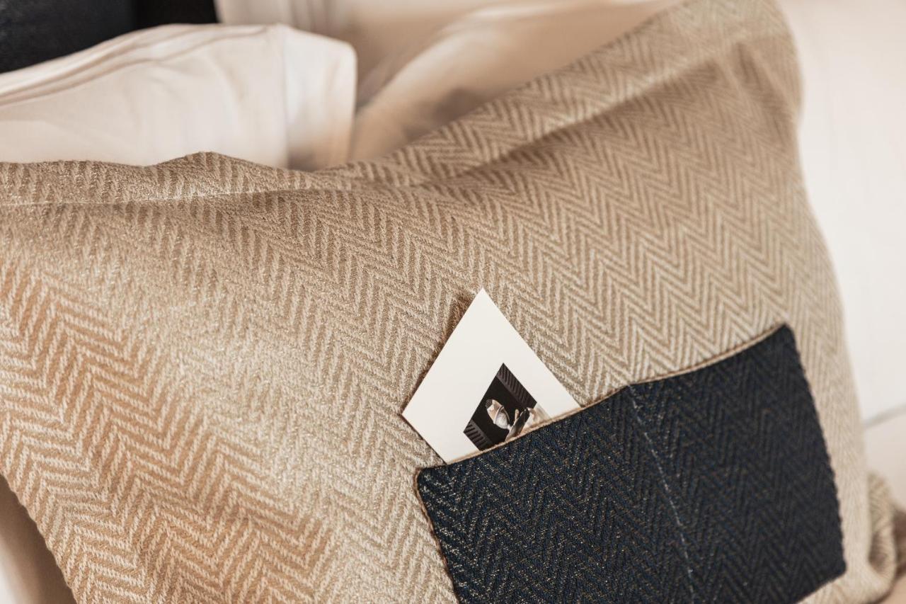 Hotel 717 アムステルダム エクステリア 写真 A business card in a pocket