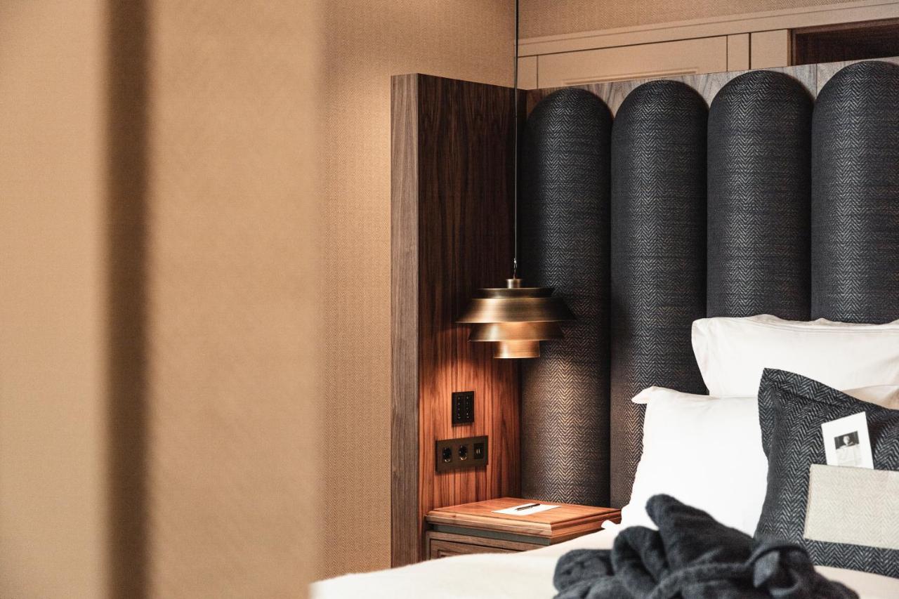 Hotel 717 アムステルダム エクステリア 写真 A bedroom at the hotel