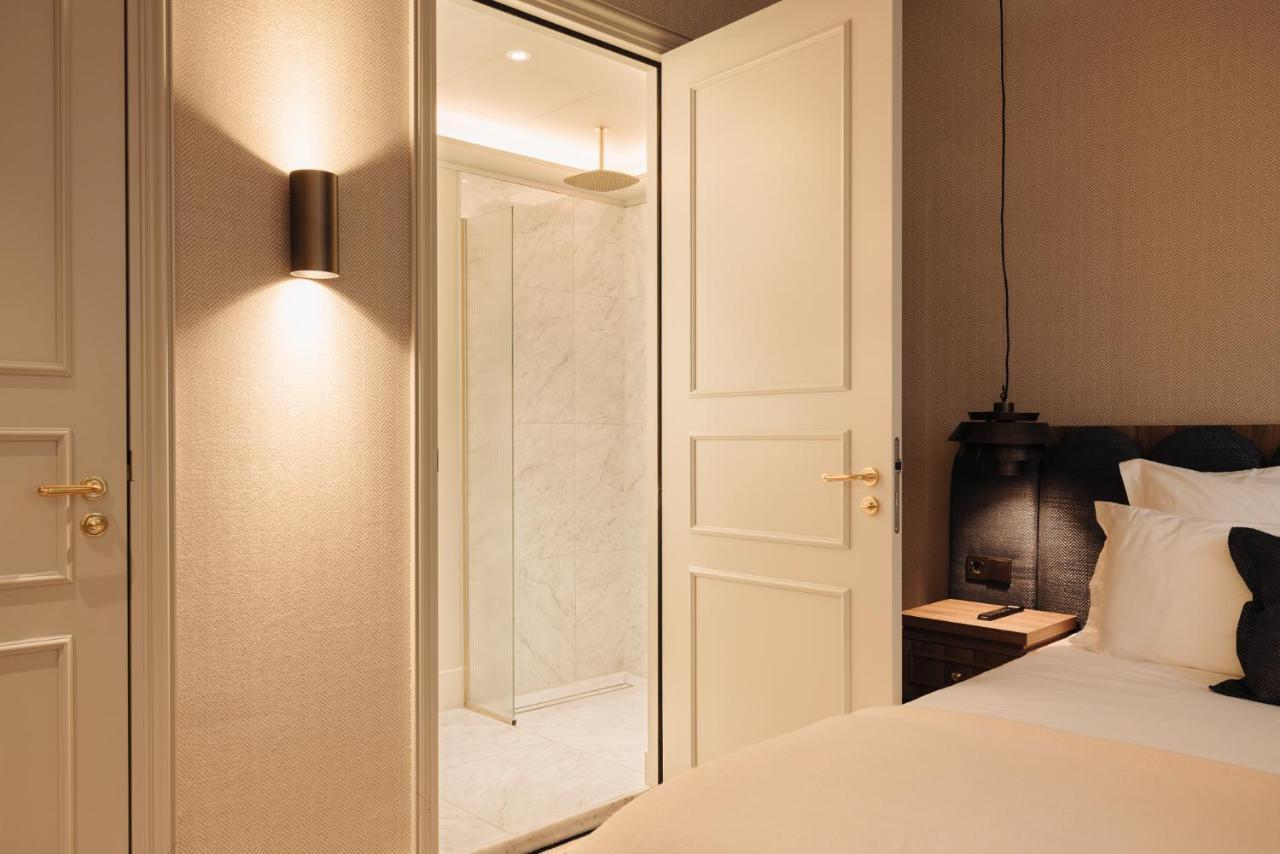 Hotel 717 アムステルダム エクステリア 写真 A wall-mounted light