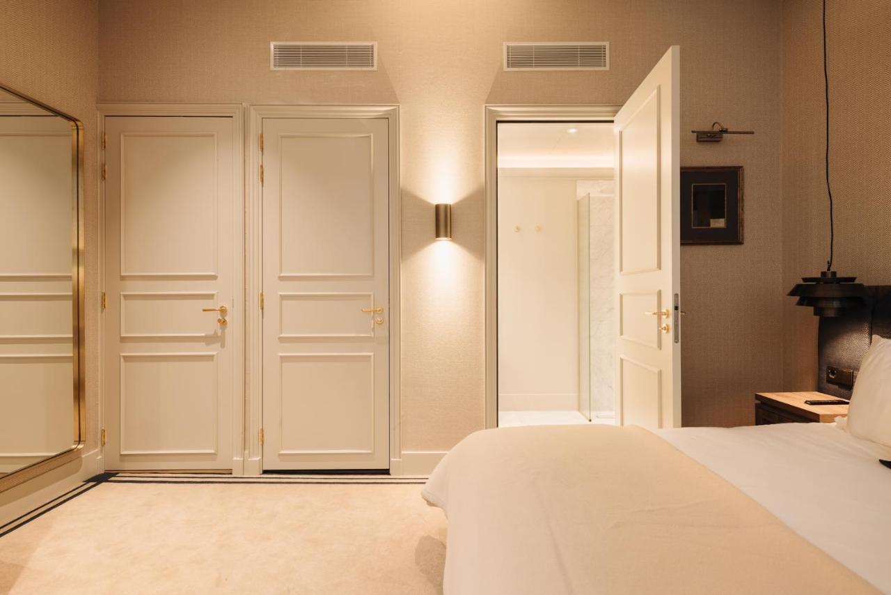 Hotel 717 アムステルダム エクステリア 写真 A room at the hotel